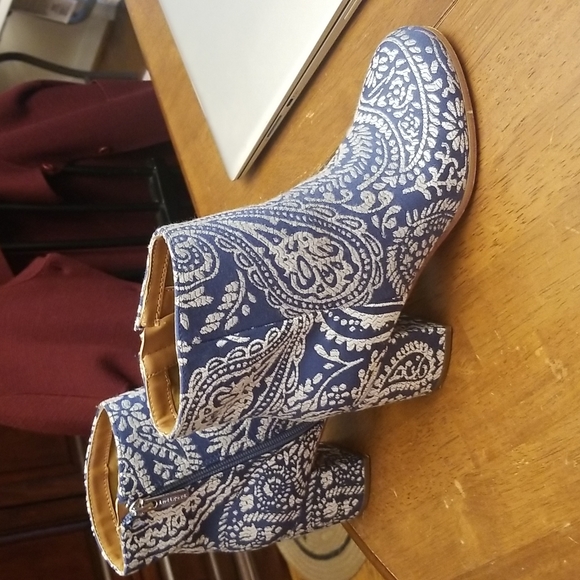 Indigo RD women's and white booties. Size 6.5 - Picture 8 of 12
